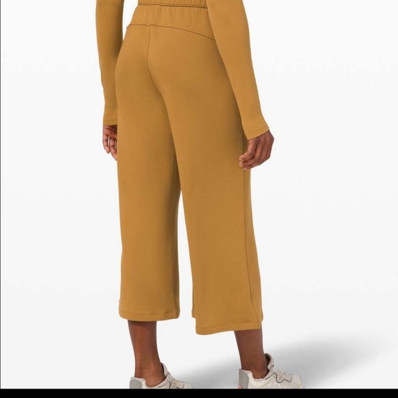 Lululemon Crop Wide Leg Pants - Picture 2 of 5